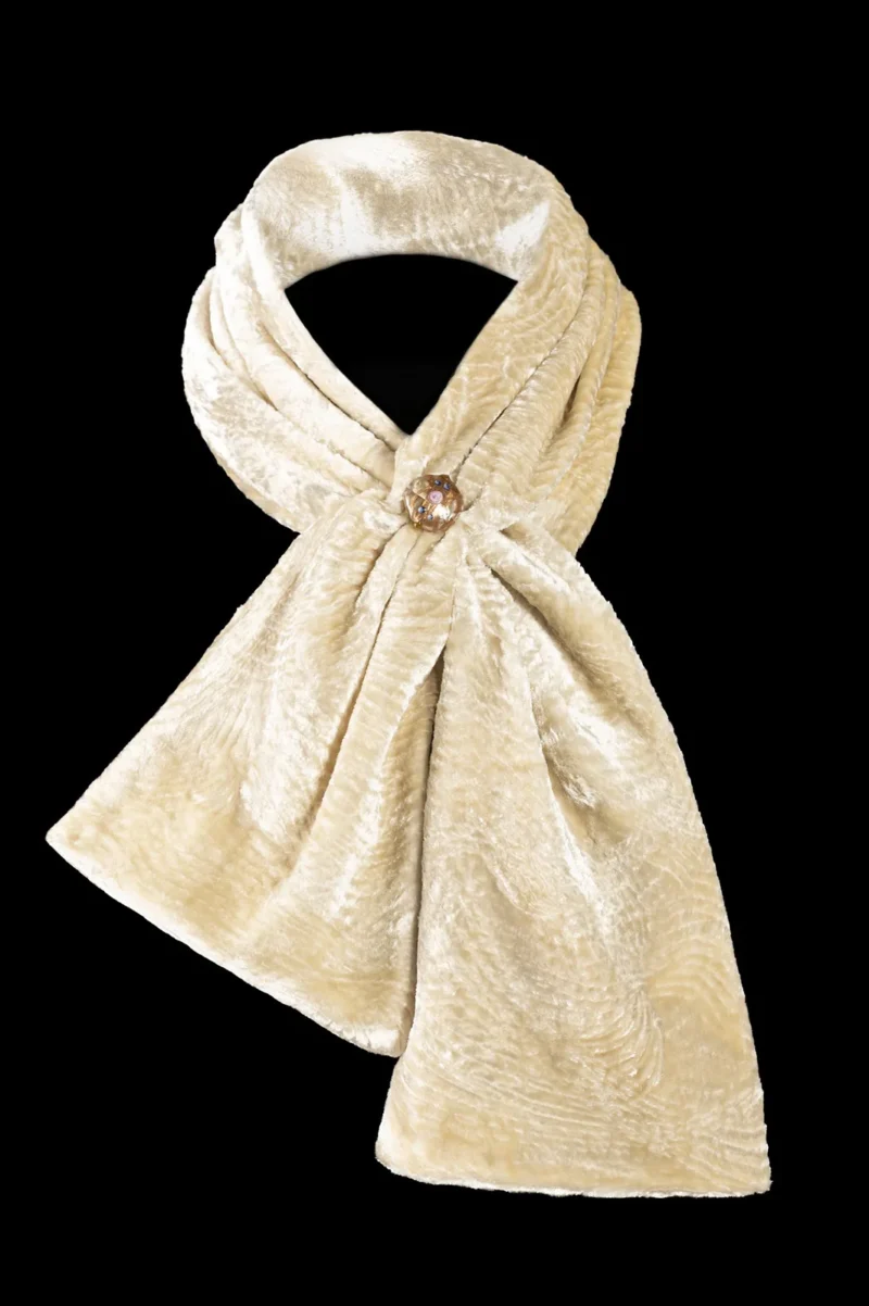 Furrowed velvet scarf with Murano glass beads | Ivory