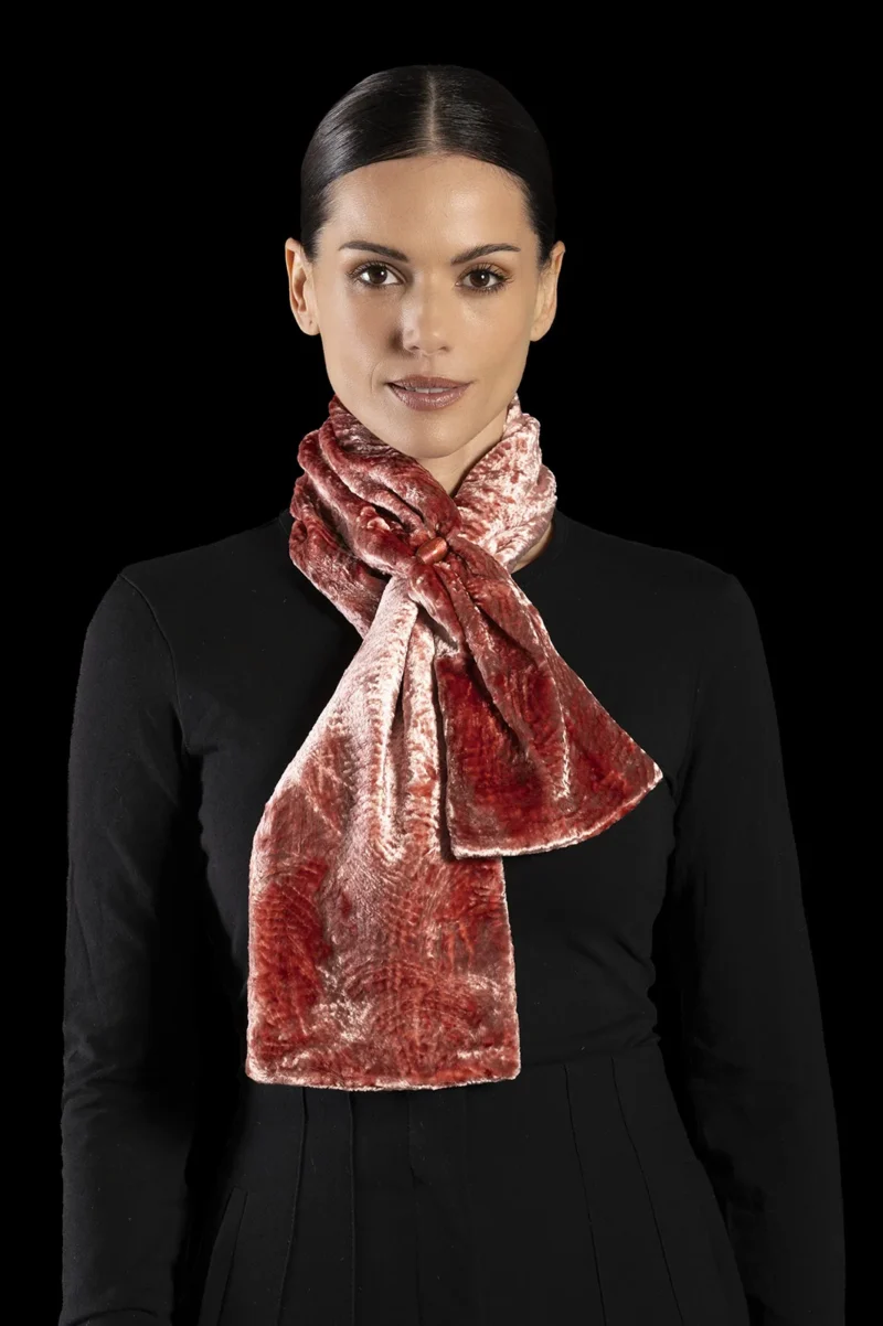 Furrowed velvet scarf with Murano glass beads | Cinnamon