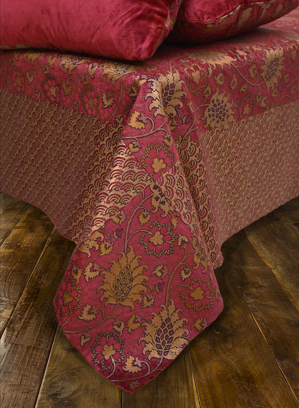 Red Bucintoro bed covers and bedspreads