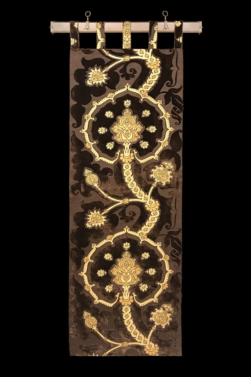 Delphos velvet tapestry - table runner