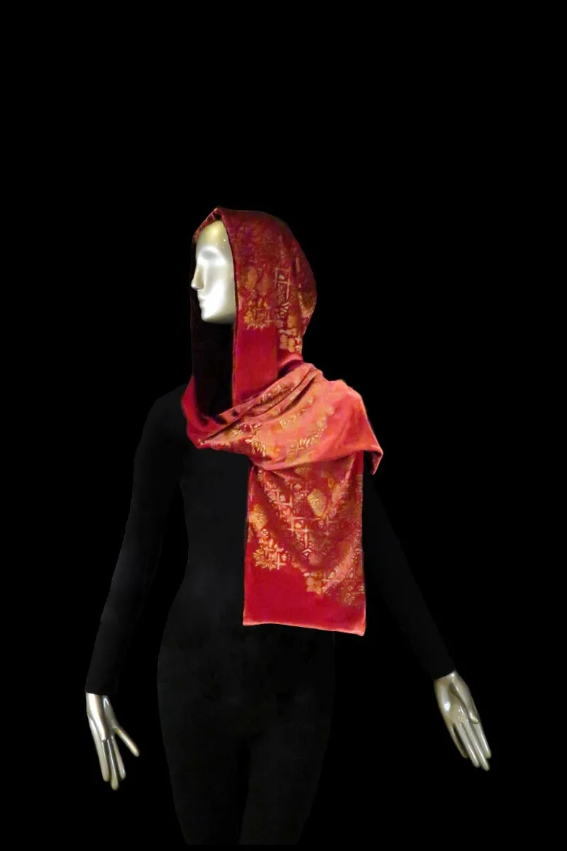 Printed velvet hooded shawl | Crisantemi Red - Image 2