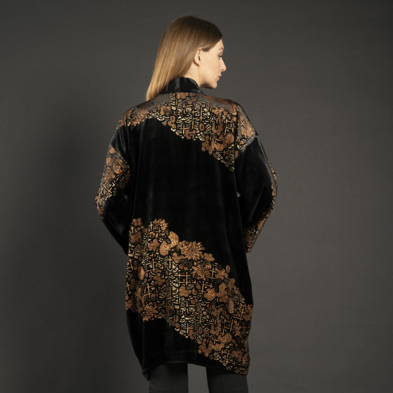 Isabel | Printed velvet Kimono Coat | Crisantemi Black