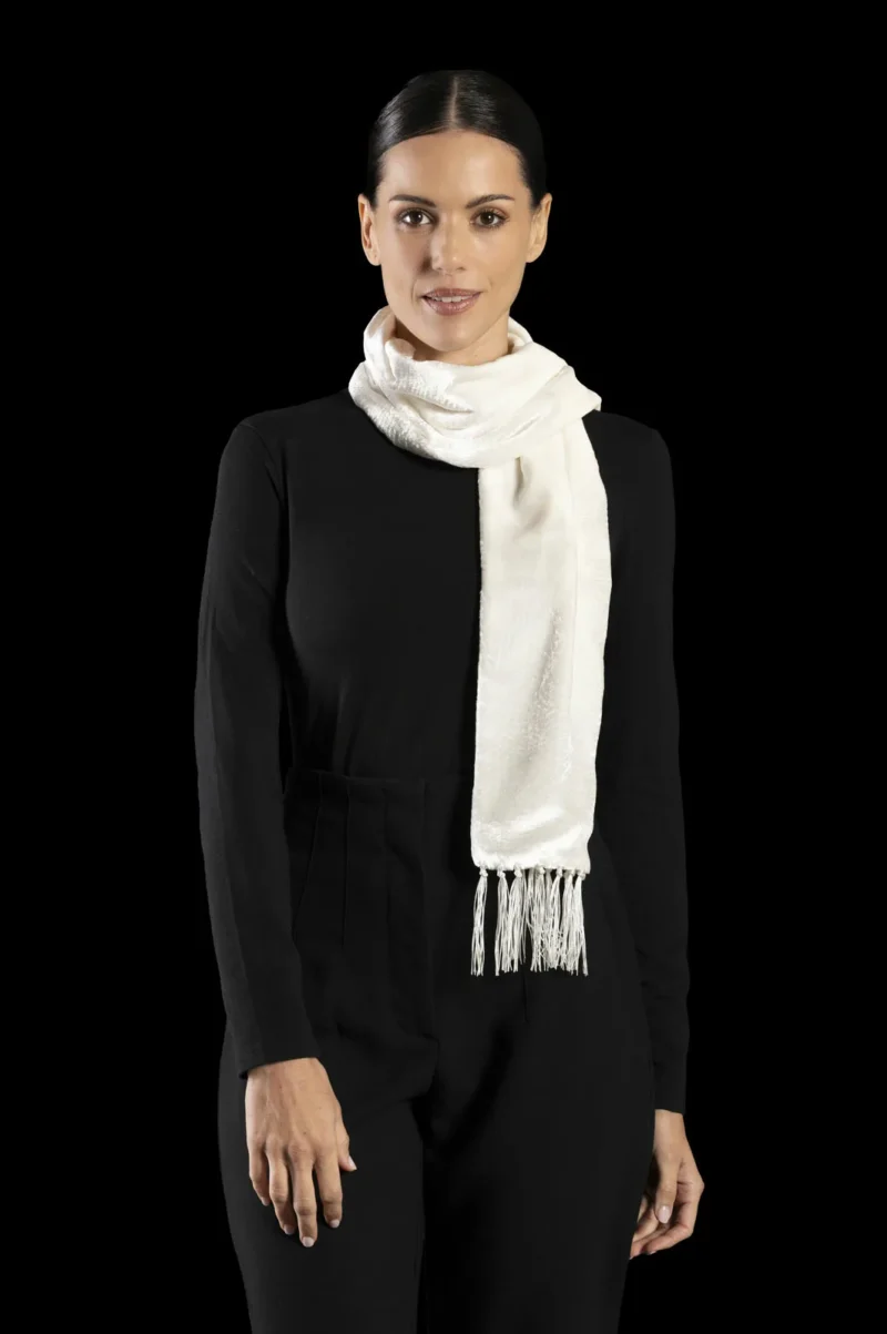 Furrowed velvet scarf with fringes | White