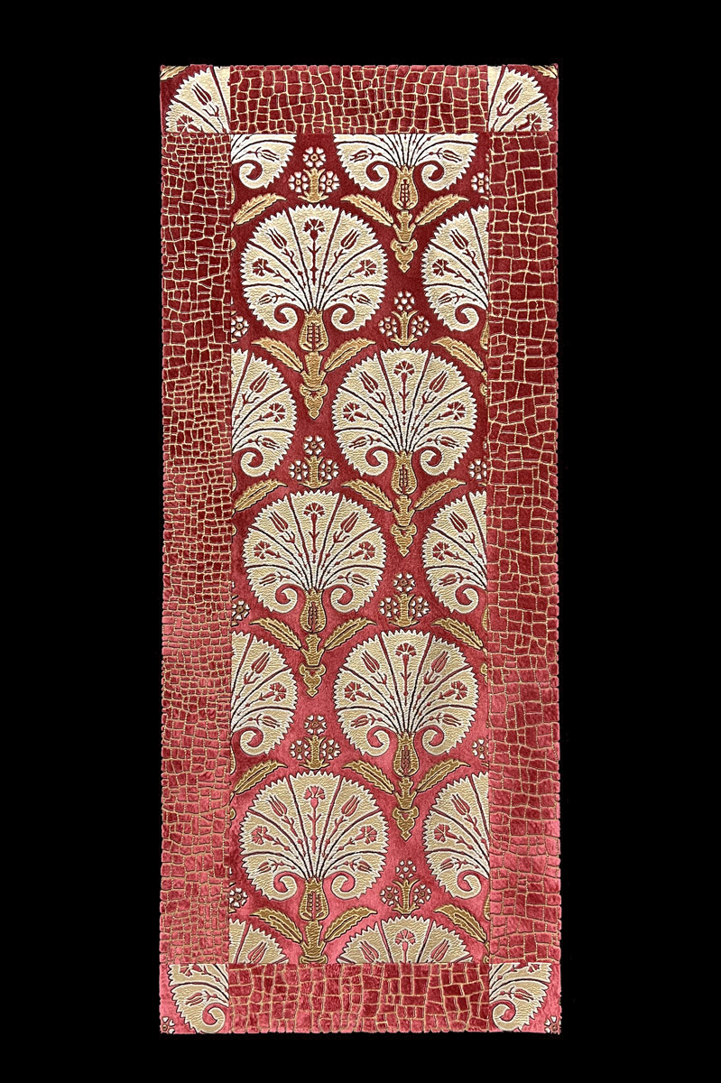 Delphos tapestry table runner