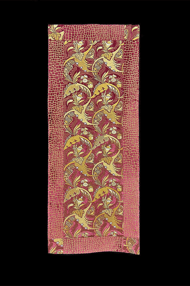 Delphos tapestry table runner