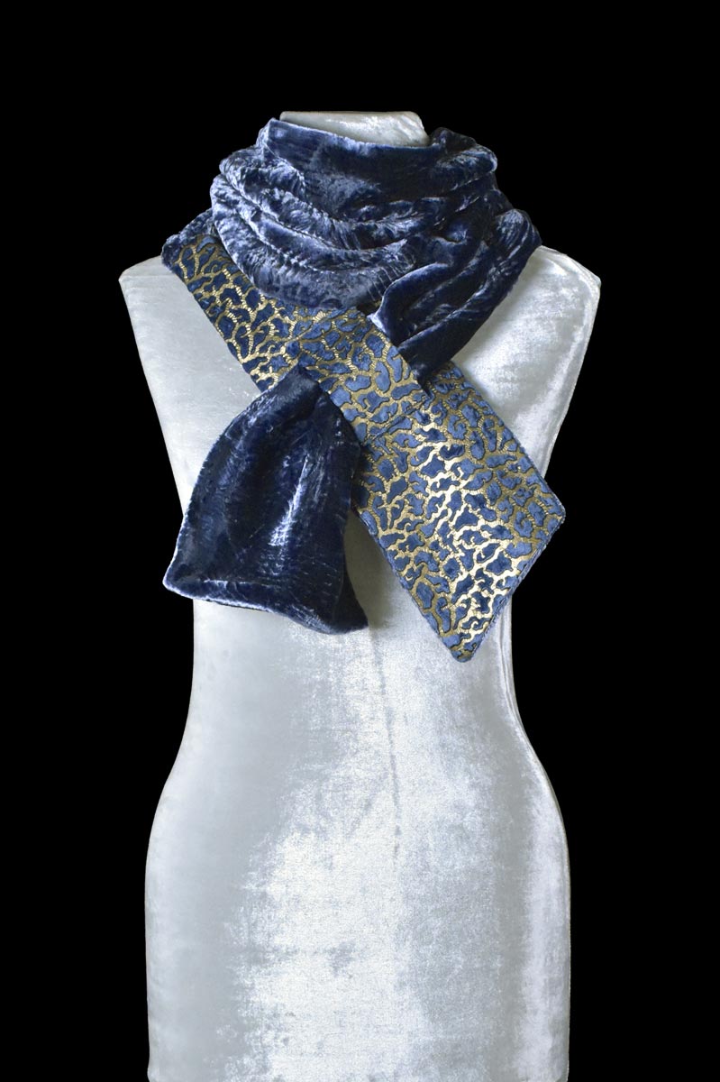 Furrowed velvet scarf with printed detail | Briciole Blue Gray