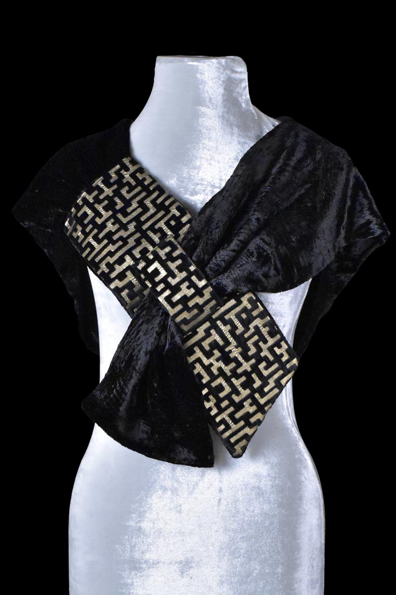 Furrowed velvet scarf with printed detail | Labirinto Black - Image 3