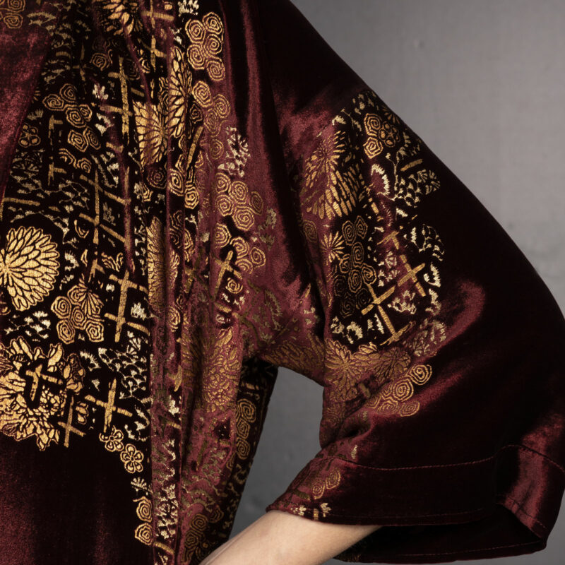 Iris  | Printed velvet Short kimono Coat | Crisantemi Bordeaux