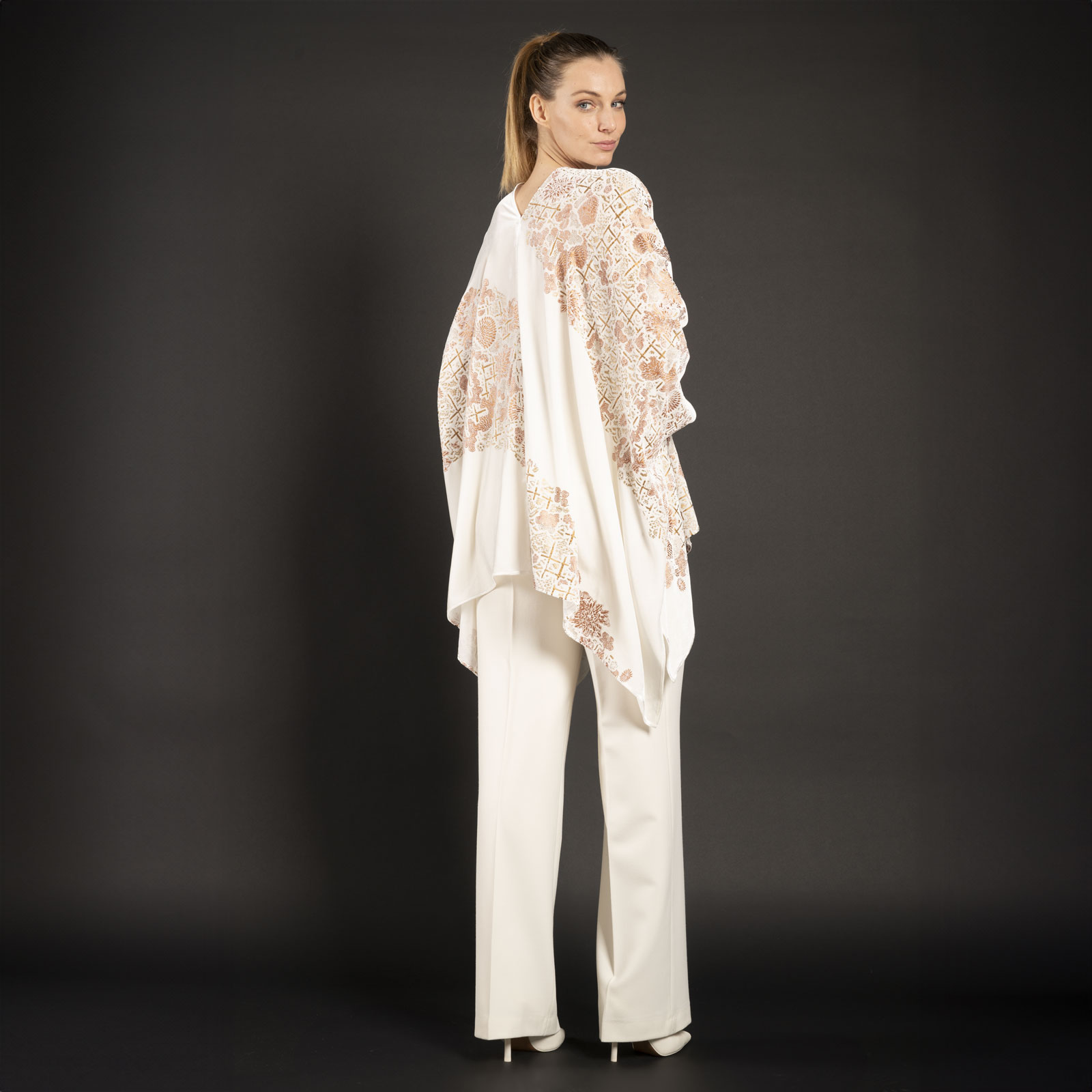 Helena | Printed velvet Short evening coat | Crisantemi White
