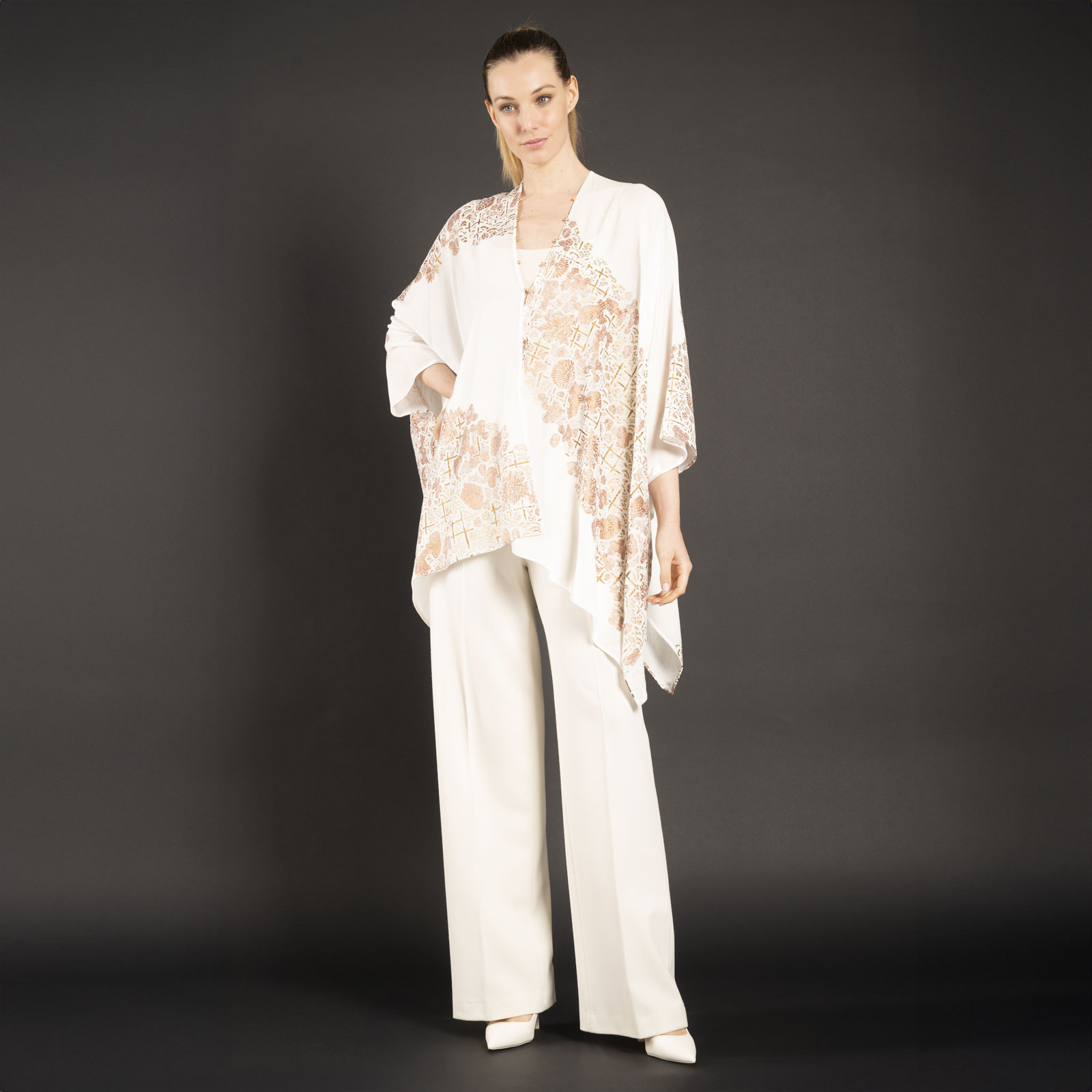 Helena | Printed velvet Short evening coat | Crisantemi White - Image 4
