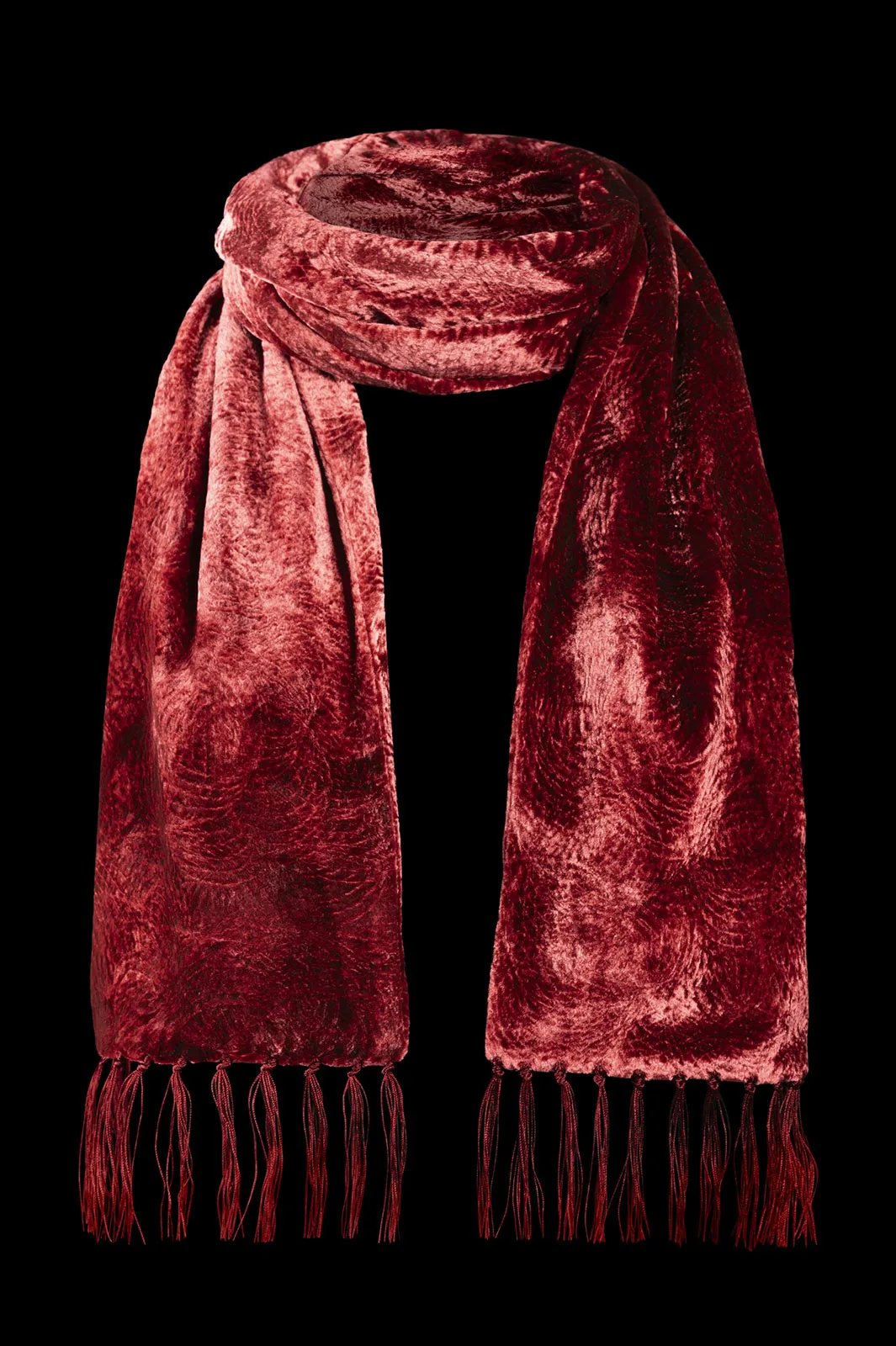 Furrowed velvet scarf with fringes | Ruby