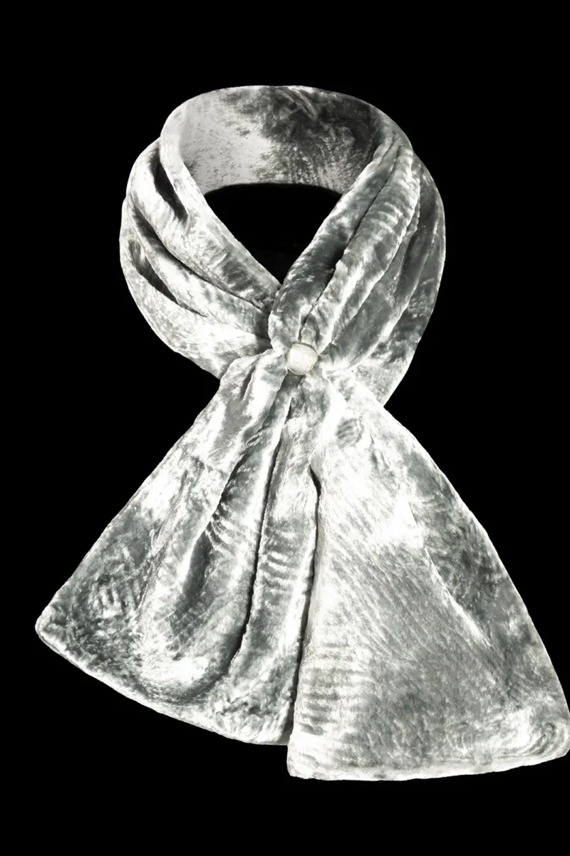 Furrowed velvet scarf with Murano glass beads | Silver