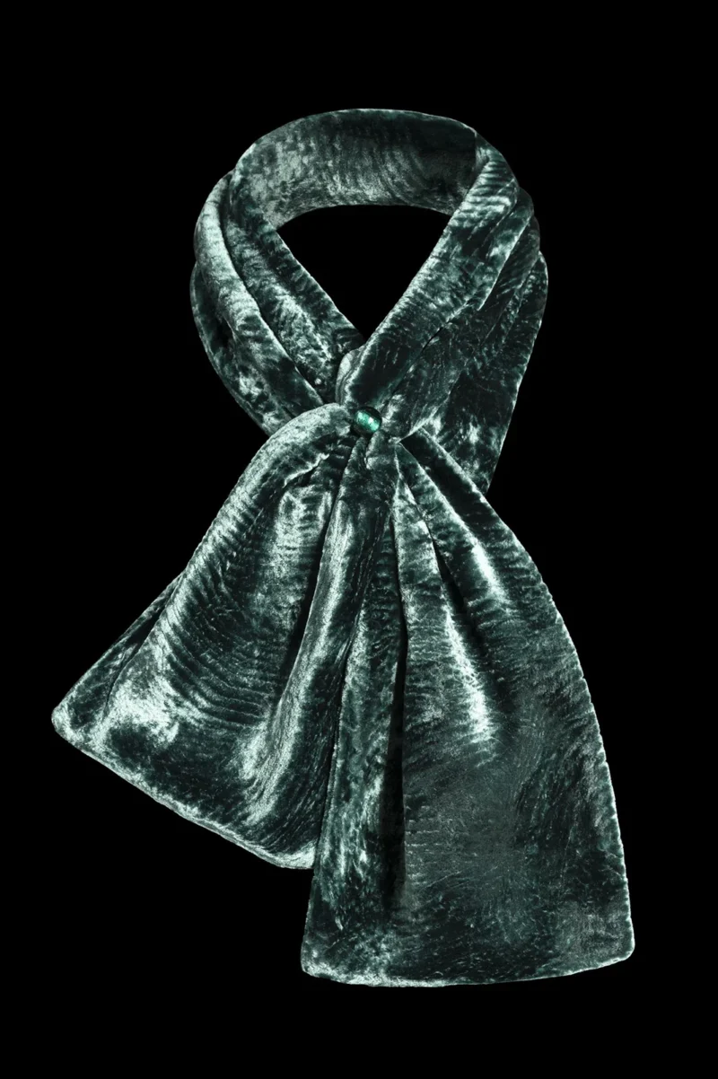 Furrowed velvet scarf with Murano glass beads | Teal